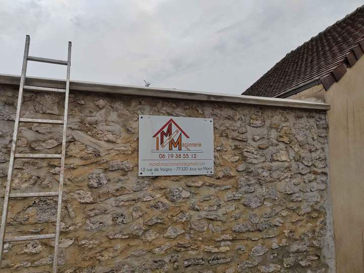 Nous rénovons les maisons.